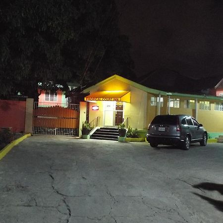 Tropical Court Inn New Kingston Exterior photo