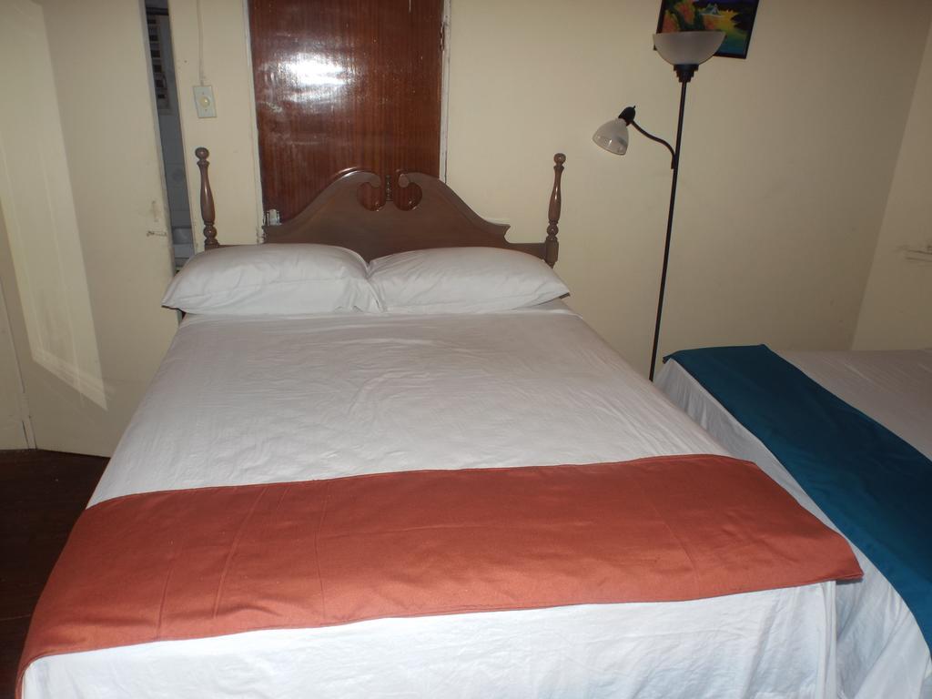 Tropical Court Inn New Kingston Room photo