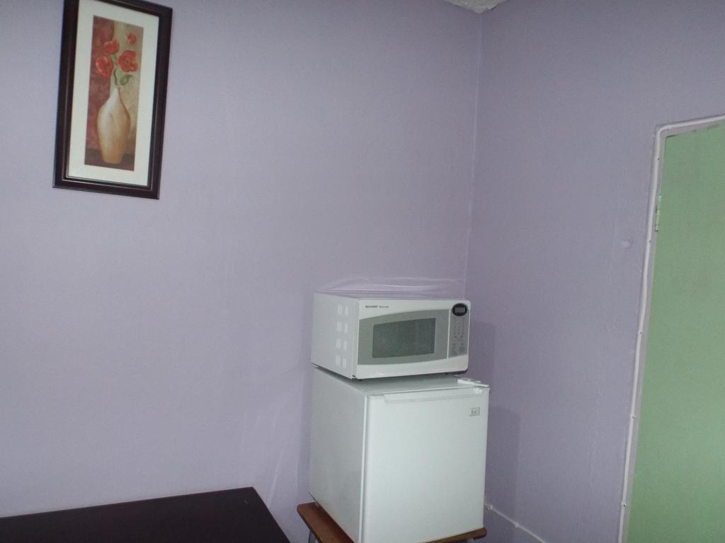 Tropical Court Inn New Kingston Room photo