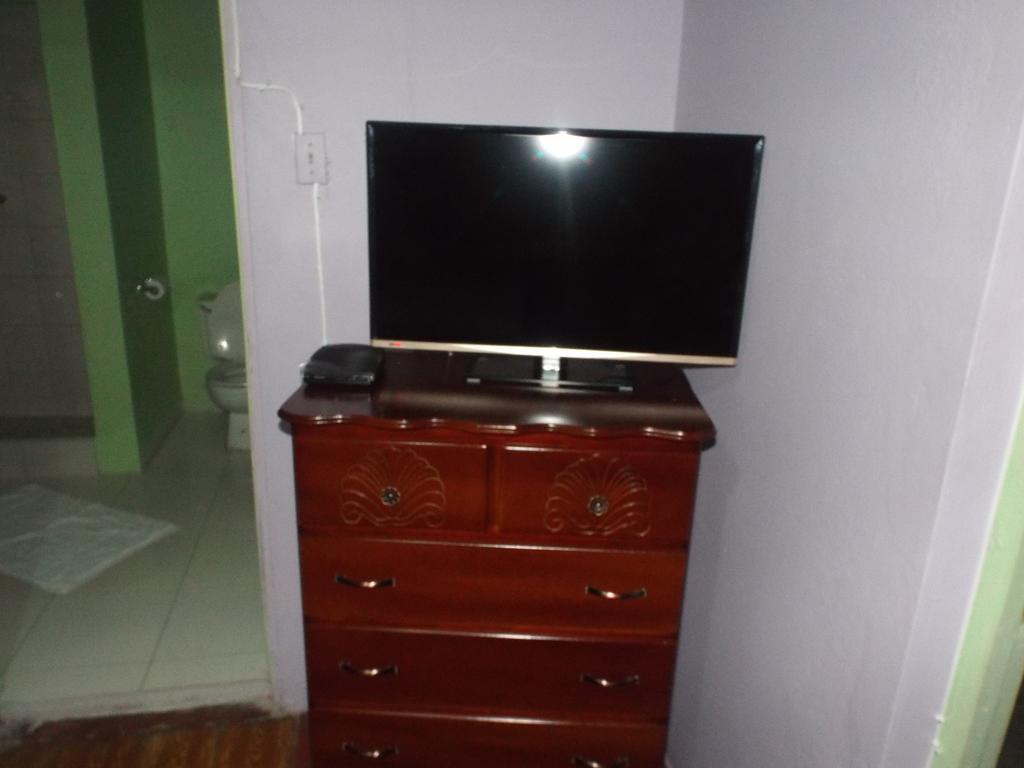 Tropical Court Inn New Kingston Room photo