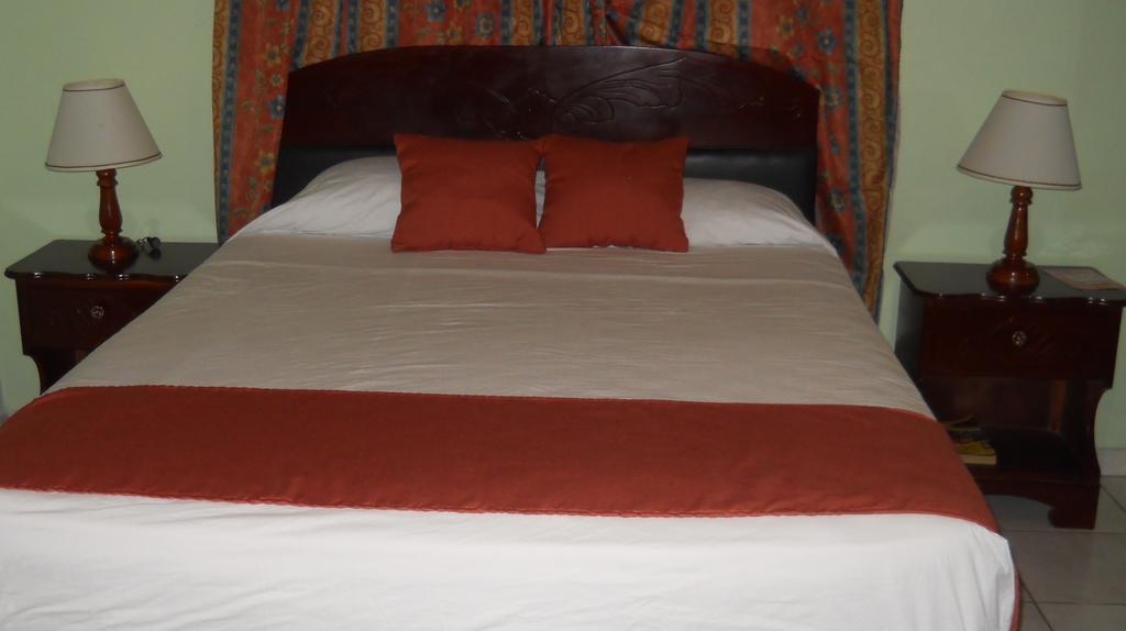 Tropical Court Inn New Kingston Room photo
