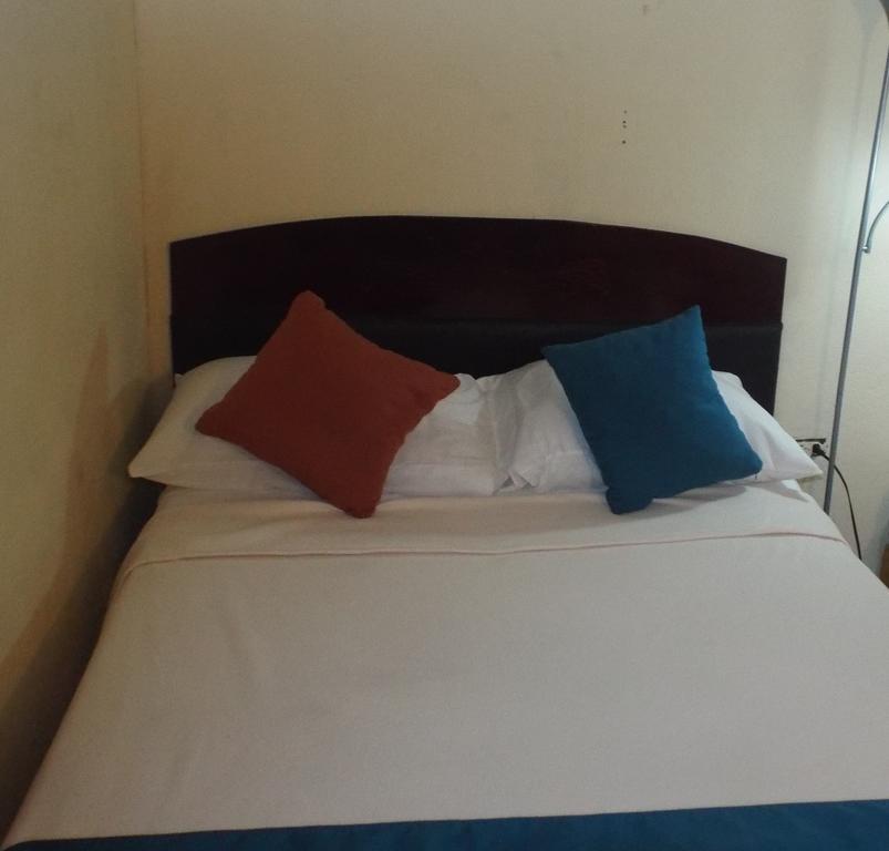 Tropical Court Inn New Kingston Room photo