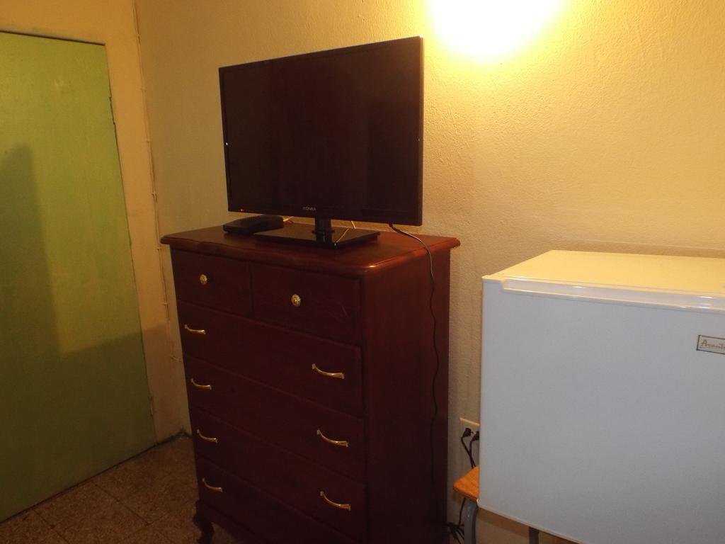 Tropical Court Inn New Kingston Room photo