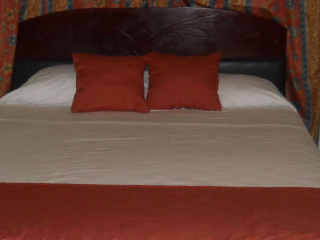 Tropical Court Inn New Kingston Room photo