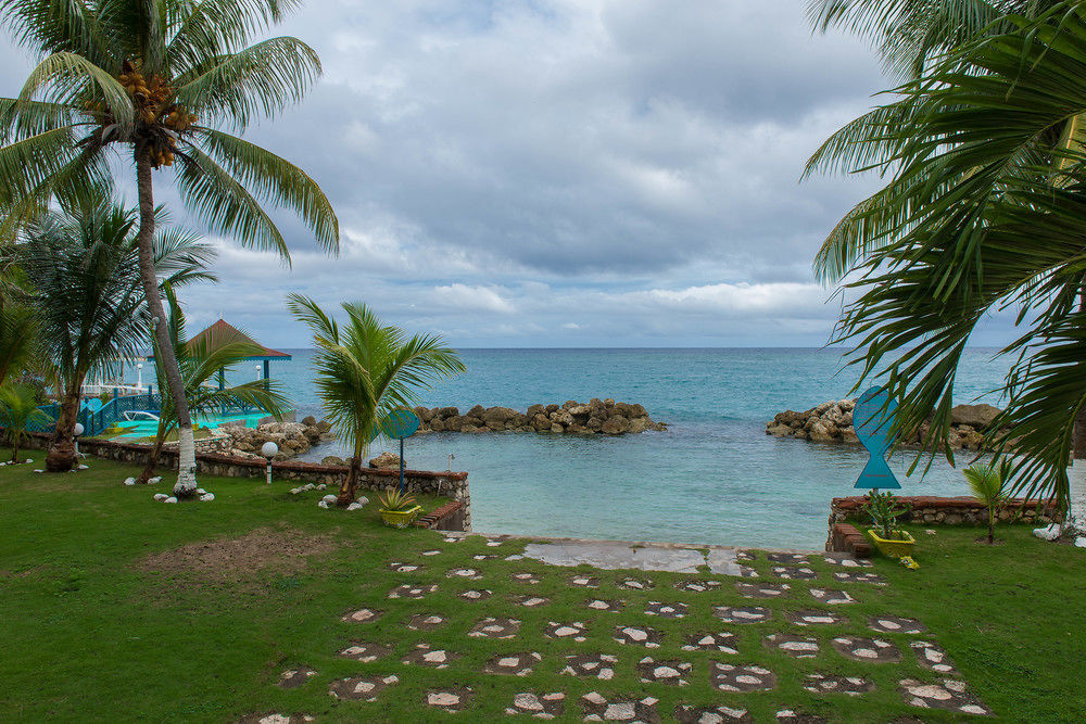 Tropical Court Inn New Kingston Exterior photo